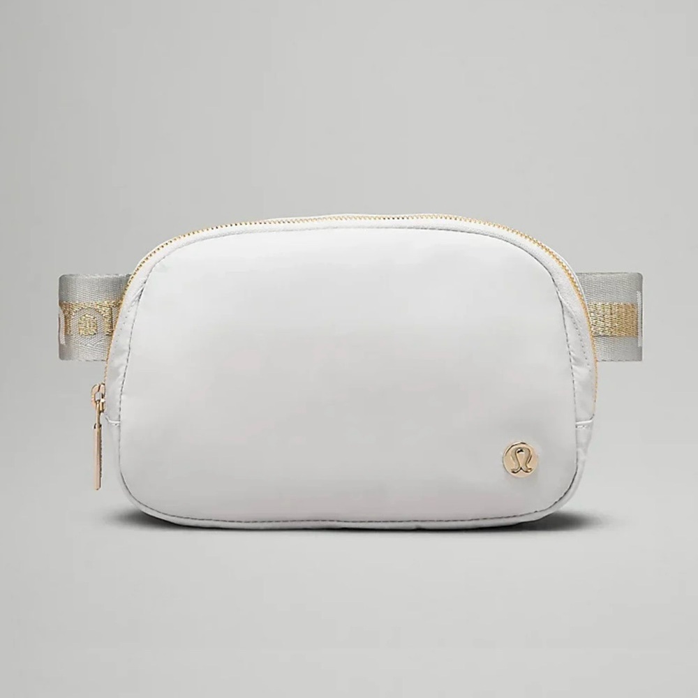 Lululemon Everywhere Belt Bag Wordmark 1L - Vapor White Gold color